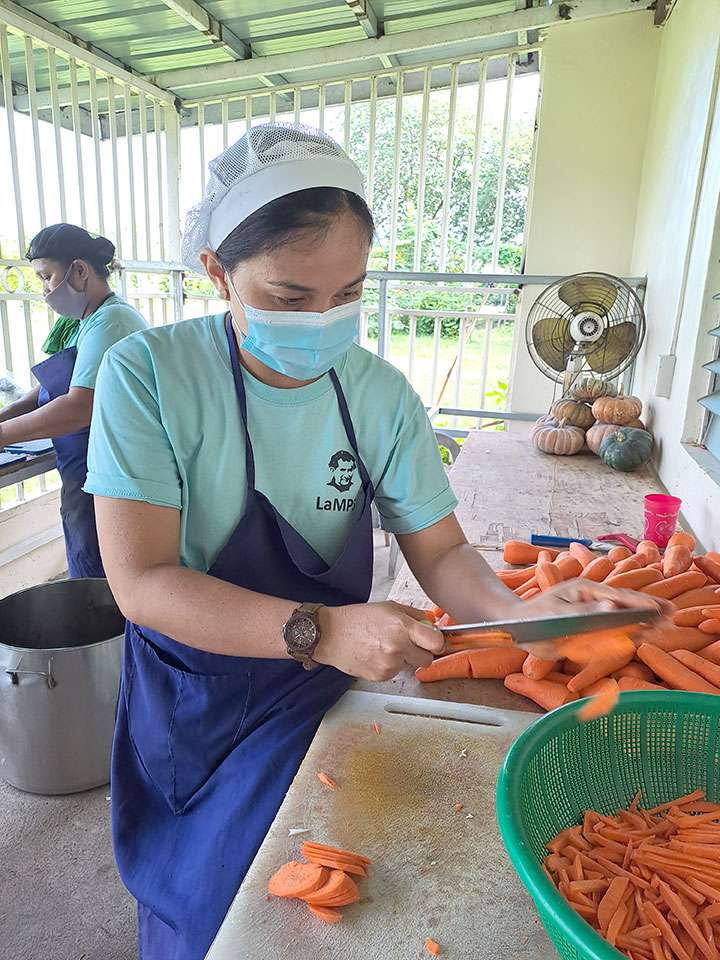 Volunteer-DB-Feeding-program,-Calauan-(FIN)-(1).jpg