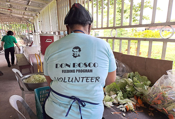 Volunteer-DB-Feeding-program,-Calauan-(FIN)-(2).jpg