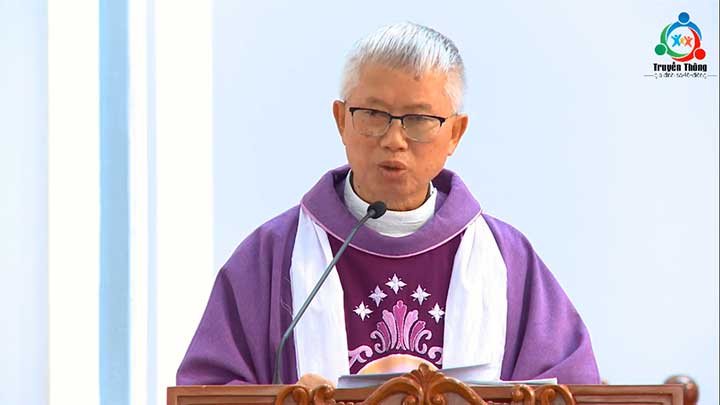 Fr. Quang 01.jpg