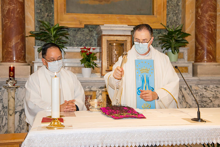 Blessing-of-Missionary-cross-1-feb-2021-Sede-Centrale-Rome.jpg