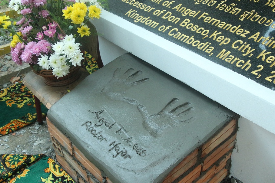 the hands of the RM 6.jpg